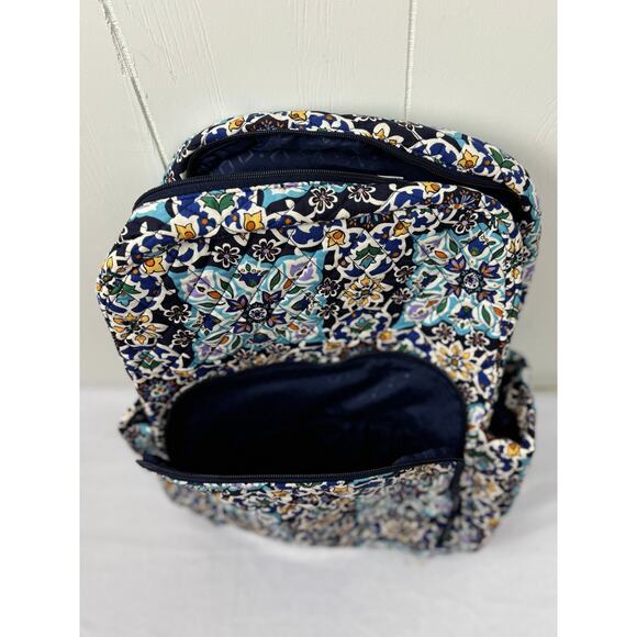 Vera Bradley Essential Backpack Lisbon Medallion Cool, NWT - Picture 3 of 9